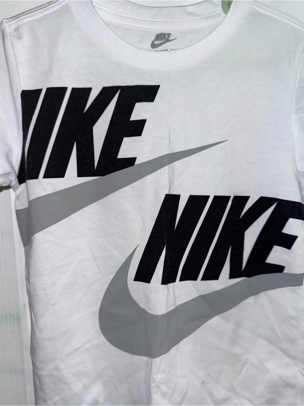 Nike Boys 4T White Black Gray Swoosh Logo Graphic T-Shirt